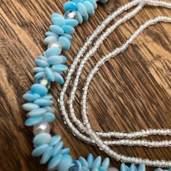 Antique beaded necklaces and clip on earrings - Picture 8 of 11